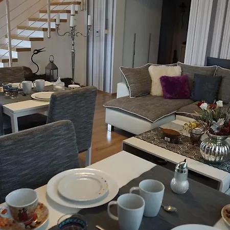 Oda ve Kahvaltı - House Melani